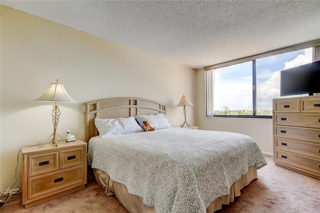 В аренду: $2,600 (2 спален, 2 ванн, 1050 Квадратных фут)
