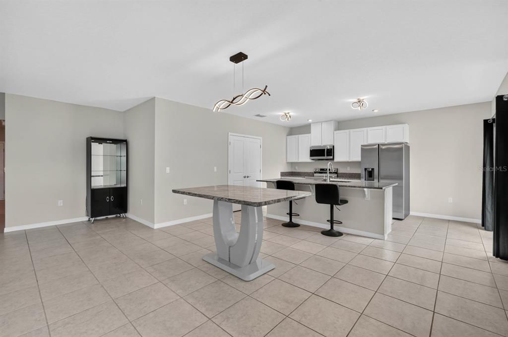 For Sale: $399,900 (4 beds, 2 baths, 1878 Square Feet)