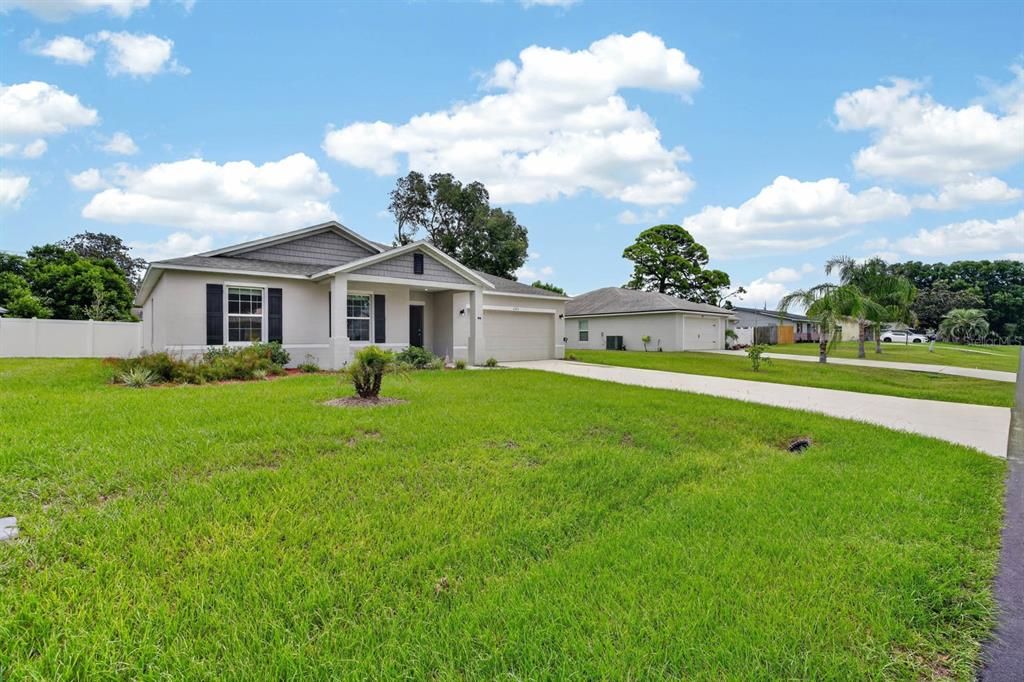 For Sale: $399,900 (4 beds, 2 baths, 1878 Square Feet)