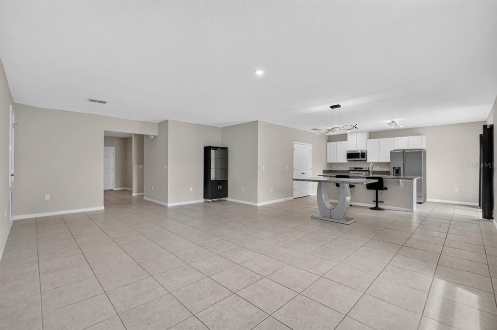For Sale: $399,900 (4 beds, 2 baths, 1878 Square Feet)