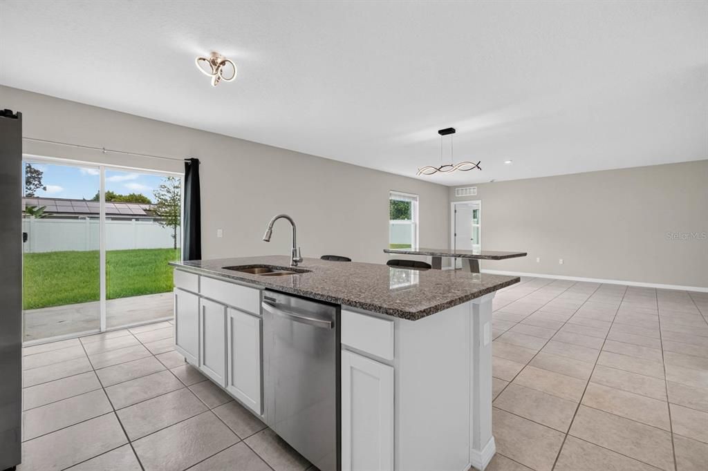 For Sale: $399,900 (4 beds, 2 baths, 1878 Square Feet)