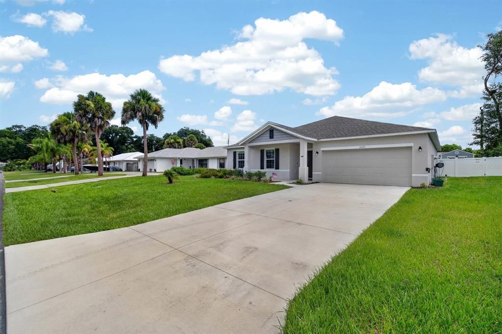 For Sale: $399,900 (4 beds, 2 baths, 1878 Square Feet)