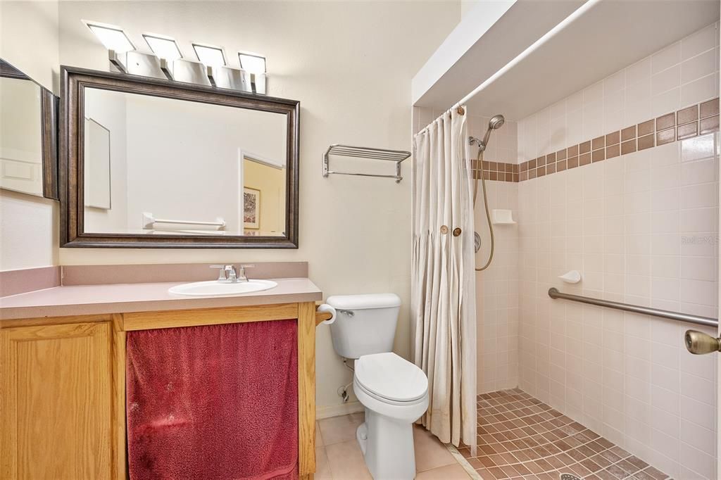 En Venta: $409,800 (4 camas, 2 baños, 2330 Pies cuadrados)