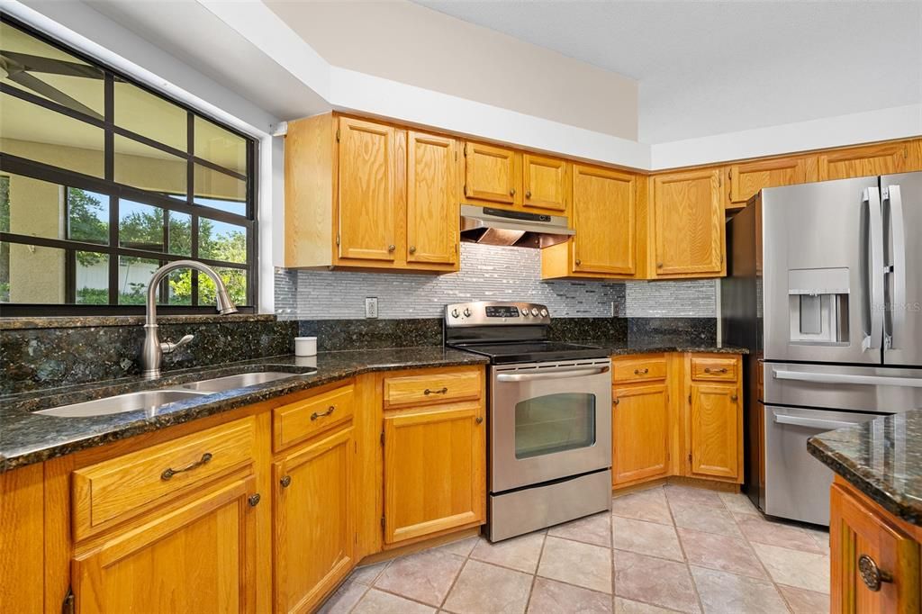 En Venta: $409,800 (4 camas, 2 baños, 2330 Pies cuadrados)