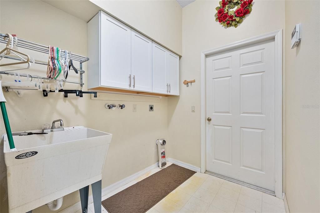 En Venta: $409,800 (4 camas, 2 baños, 2330 Pies cuadrados)