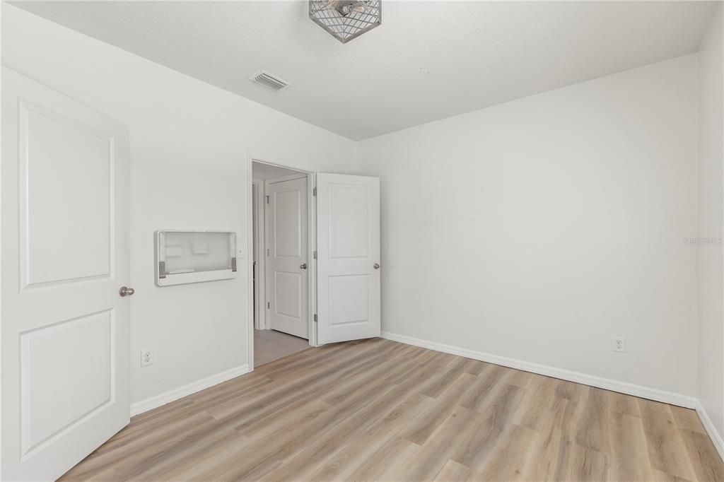 En Venta: $535,000 (5 camas, 3 baños, 2447 Pies cuadrados)