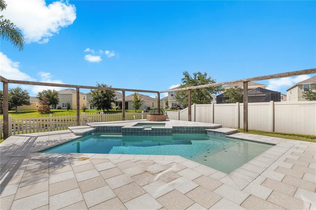 En Venta: $535,000 (5 camas, 3 baños, 2447 Pies cuadrados)