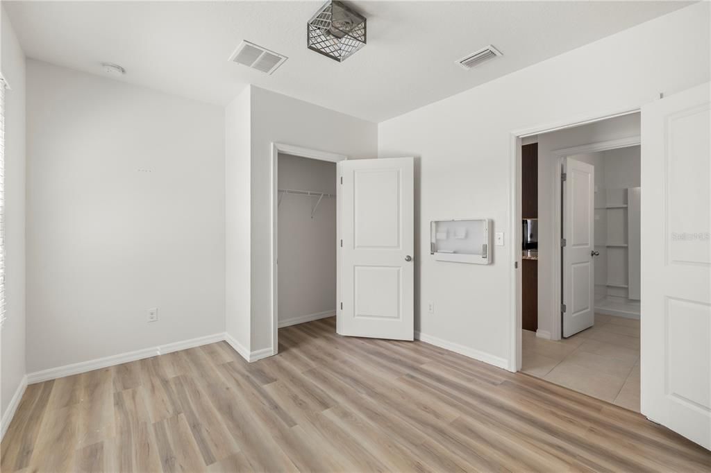 En Venta: $535,000 (5 camas, 3 baños, 2447 Pies cuadrados)