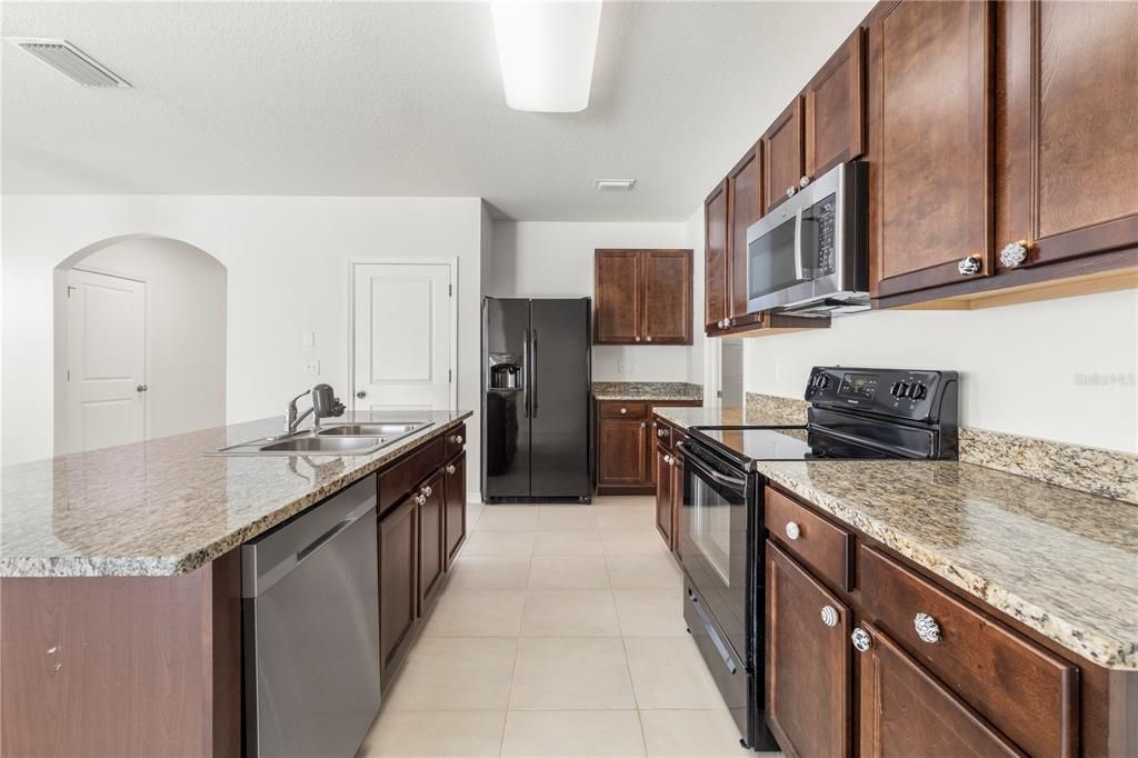 En Venta: $535,000 (5 camas, 3 baños, 2447 Pies cuadrados)