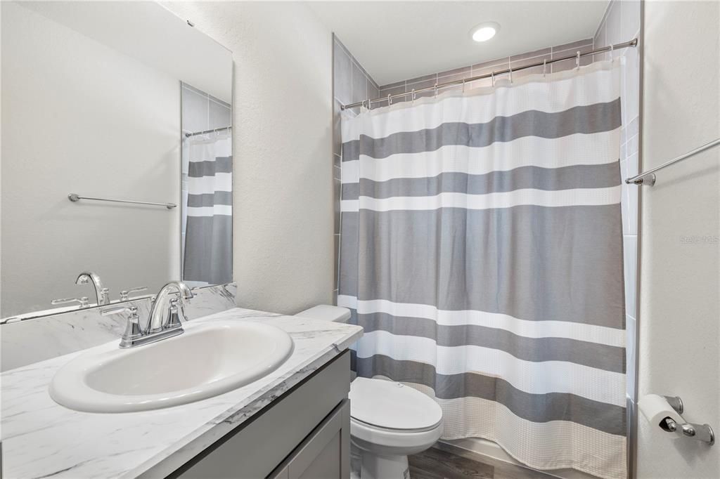 На продажу: $365,000 (4 спален, 2 ванн, 1705 Квадратных фут)