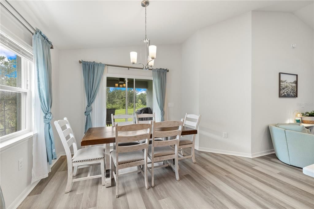 На продажу: $365,000 (4 спален, 2 ванн, 1705 Квадратных фут)