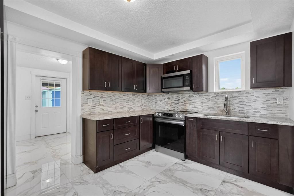 For Sale: $310,000 (2 beds, 2 baths, 1223 Square Feet)