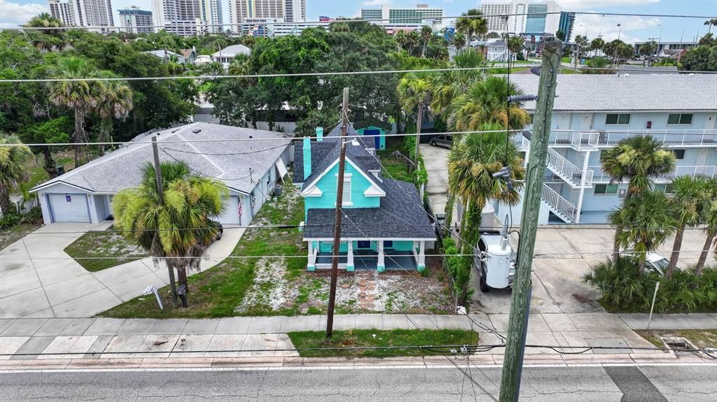 For Sale: $310,000 (2 beds, 2 baths, 1223 Square Feet)