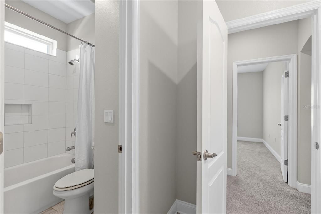 En Venta: $1,100,000 (4 camas, 3 baños, 3243 Pies cuadrados)