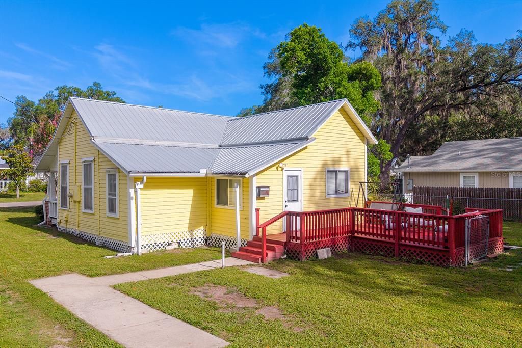 For Sale: $159,000 (2 beds, 1 baths, 820 Square Feet)