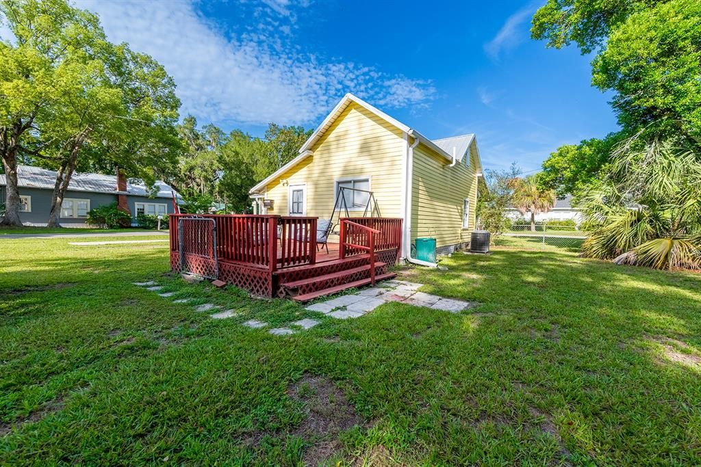 For Sale: $159,000 (2 beds, 1 baths, 820 Square Feet)