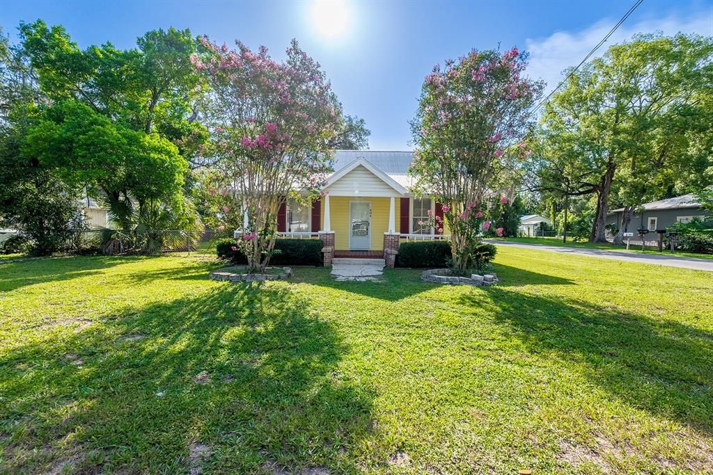 For Sale: $159,000 (2 beds, 1 baths, 820 Square Feet)