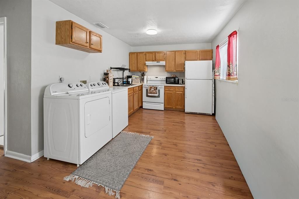 For Sale: $159,000 (2 beds, 1 baths, 820 Square Feet)