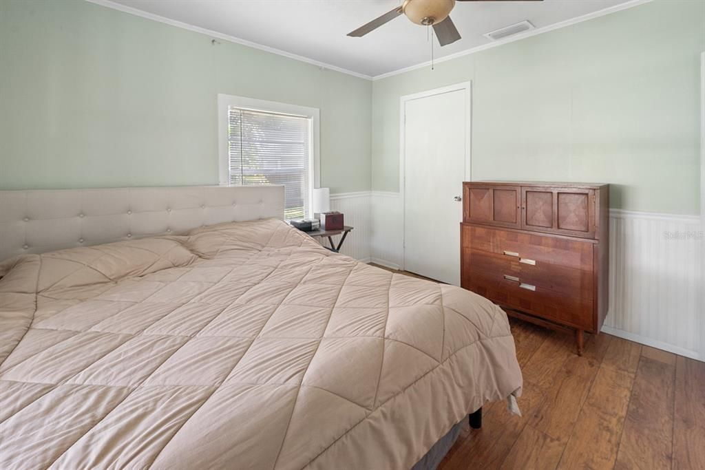 For Sale: $159,000 (2 beds, 1 baths, 820 Square Feet)