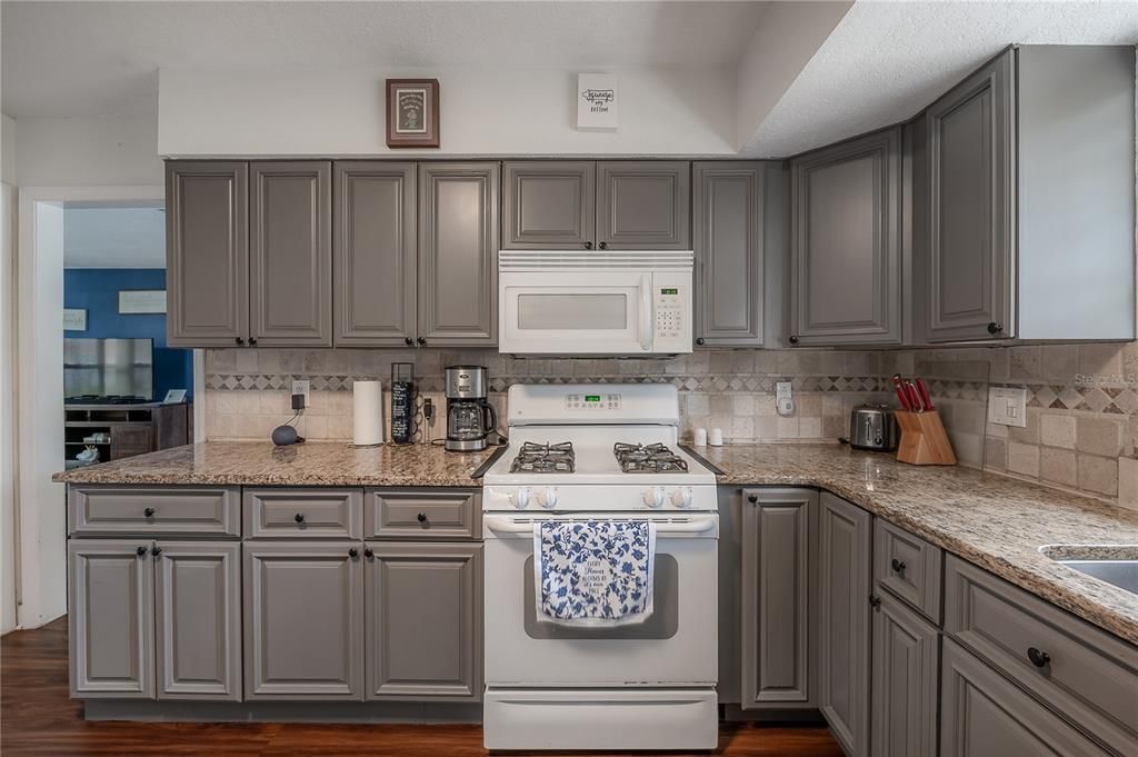 En Venta: $585,000 (4 camas, 2 baños, 2154 Pies cuadrados)