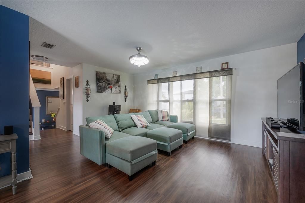 En Venta: $585,000 (4 camas, 2 baños, 2154 Pies cuadrados)