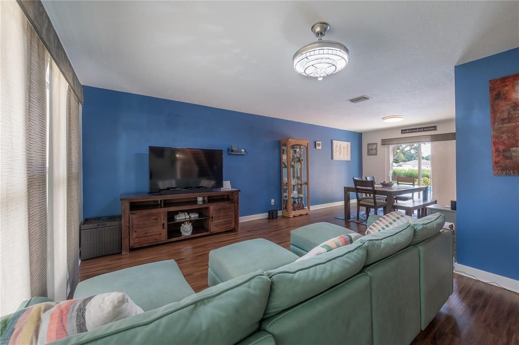 En Venta: $585,000 (4 camas, 2 baños, 2154 Pies cuadrados)