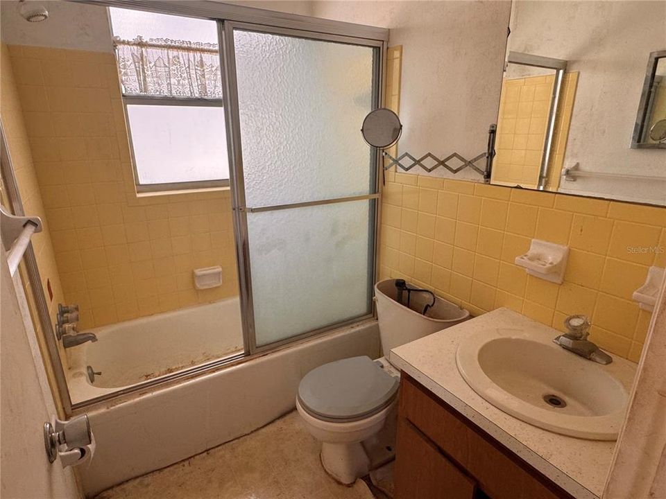 На продажу: $115,000 (2 спален, 2 ванн, 840 Квадратных фут)