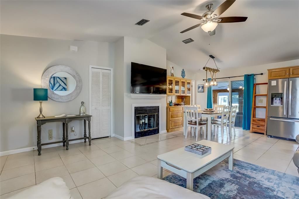 For Sale: $624,000 (2 beds, 2 baths, 1125 Square Feet)