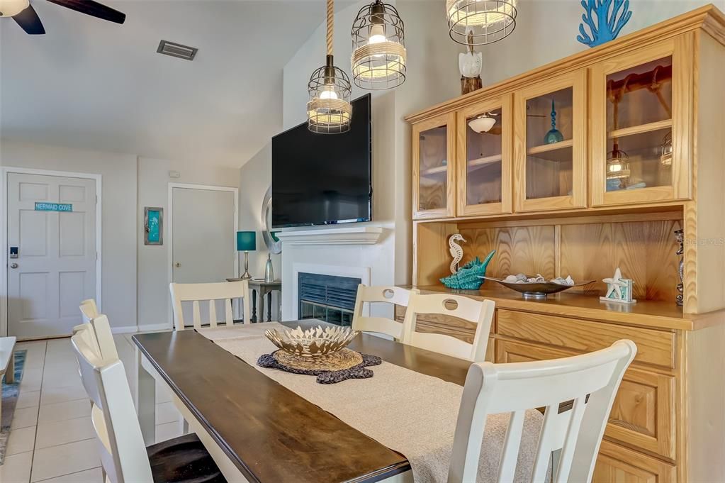 For Sale: $624,000 (2 beds, 2 baths, 1125 Square Feet)