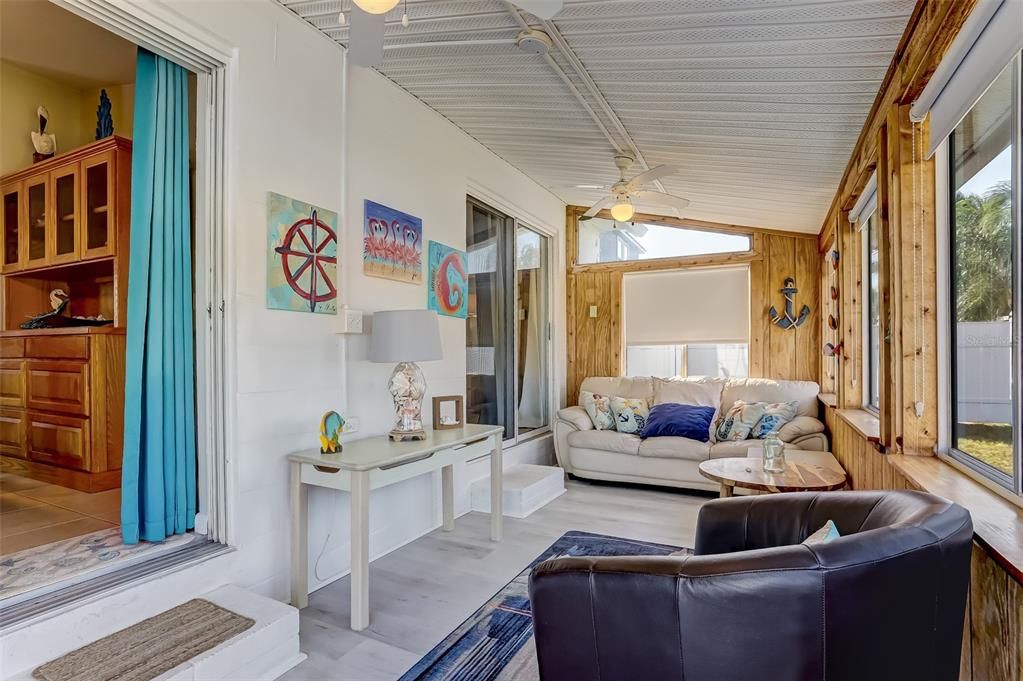 For Sale: $624,000 (2 beds, 2 baths, 1125 Square Feet)