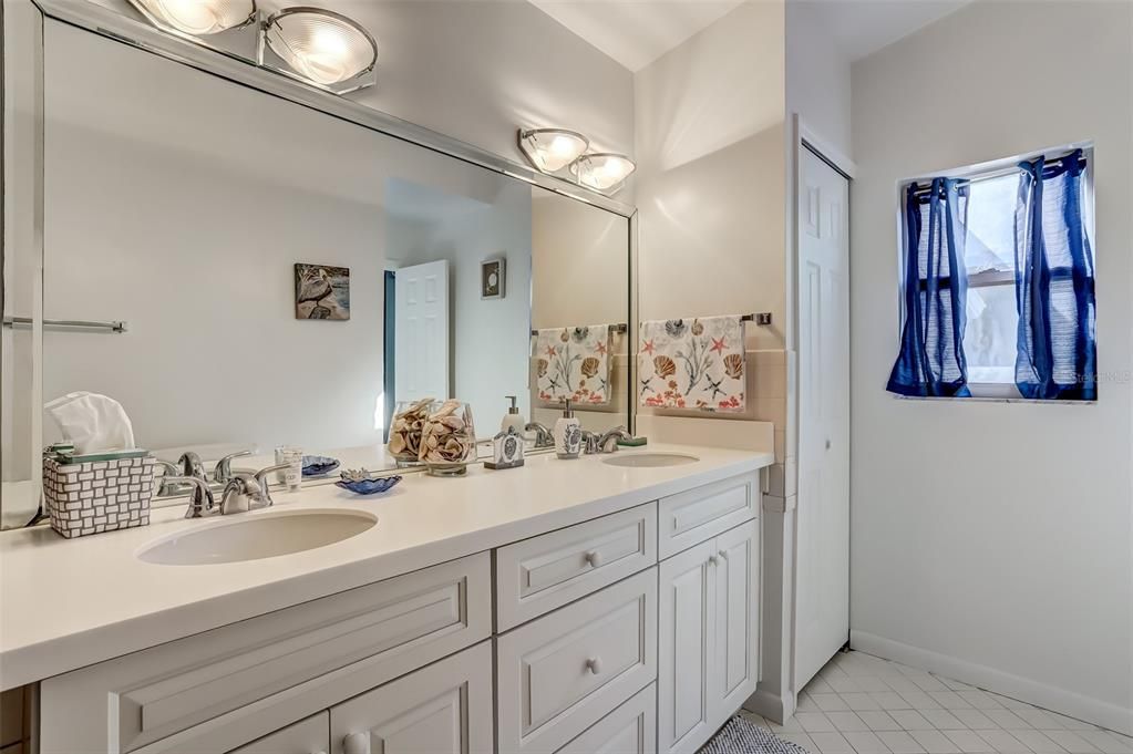 For Sale: $624,000 (2 beds, 2 baths, 1125 Square Feet)