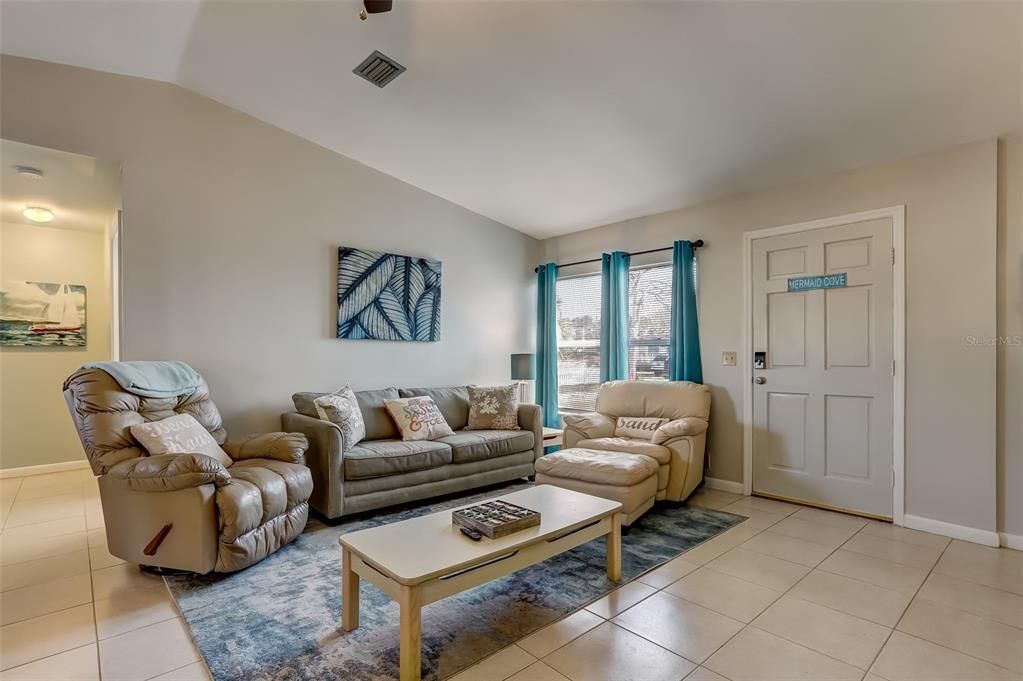 For Sale: $624,000 (2 beds, 2 baths, 1125 Square Feet)