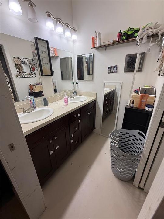 For Sale: $375,000 (3 beds, 2 baths, 1291 Square Feet)
