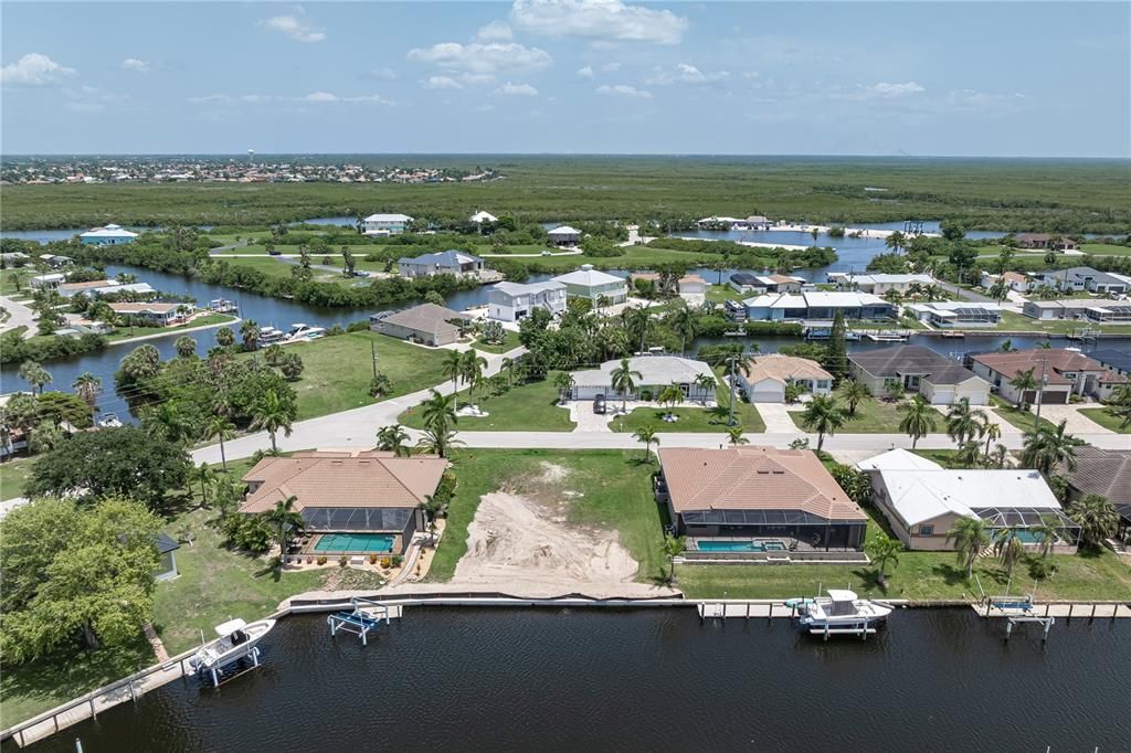 На продажу: $384,900 (0.22 acres)