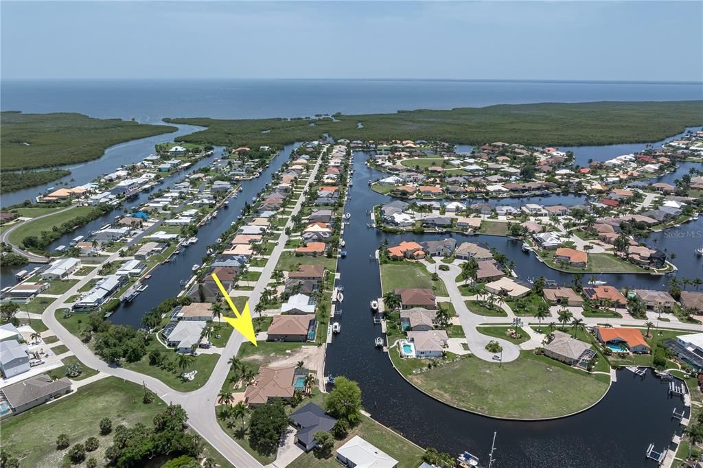 На продажу: $384,900 (0.22 acres)