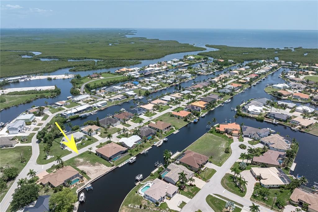 На продажу: $384,900 (0.22 acres)