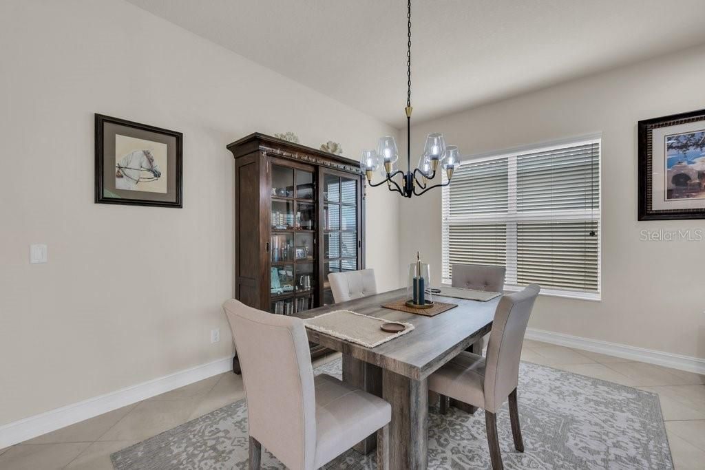 En Venta: $447,000 (2 camas, 2 baños, 2001 Pies cuadrados)