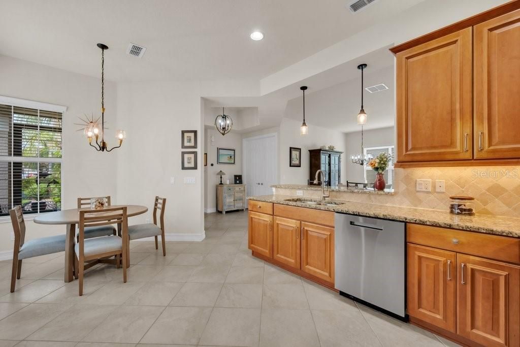 En Venta: $447,000 (2 camas, 2 baños, 2001 Pies cuadrados)