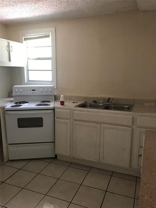For Rent: $900 (3 beds, 1 baths, 1028 Square Feet)