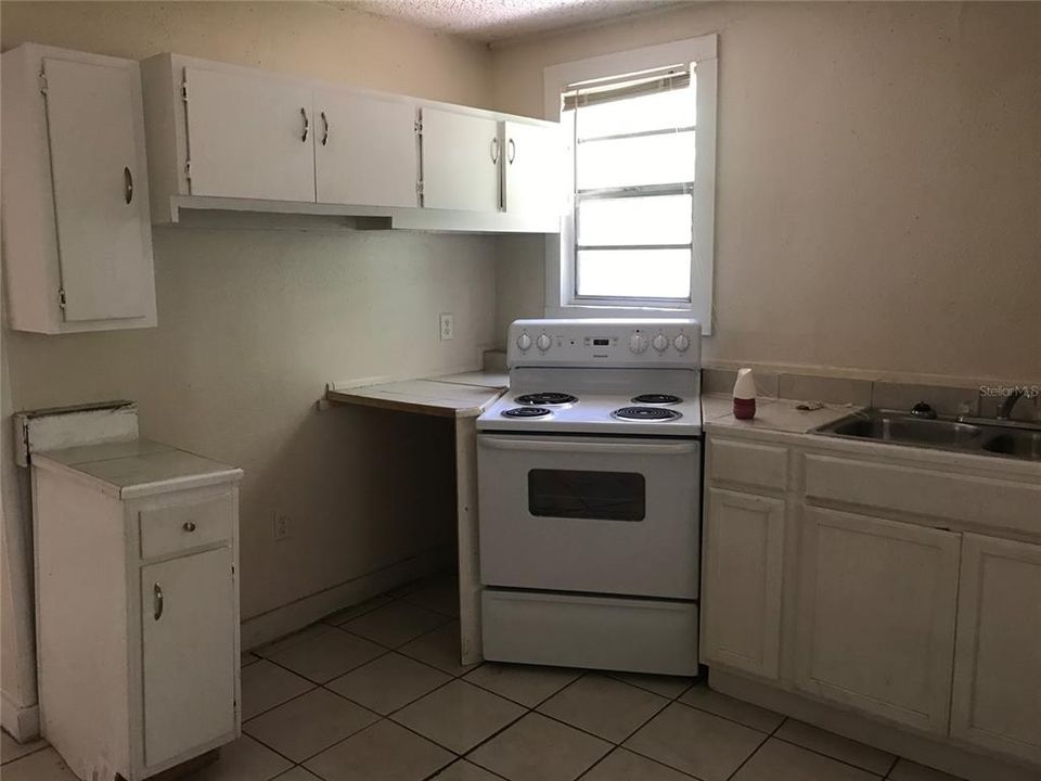For Rent: $900 (3 beds, 1 baths, 1028 Square Feet)