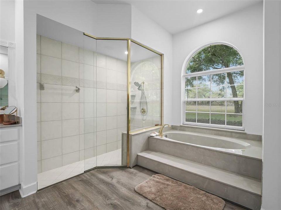 En Venta: $3,900,000 (4 camas, 3 baños, 3200 Pies cuadrados)