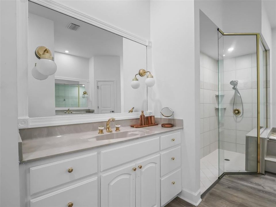 En Venta: $3,900,000 (4 camas, 3 baños, 3200 Pies cuadrados)