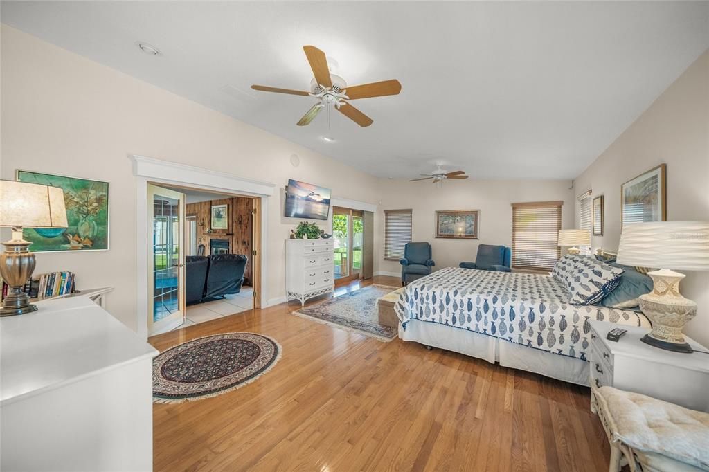 For Sale: $995,000 (3 beds, 2 baths, 3324 Square Feet)