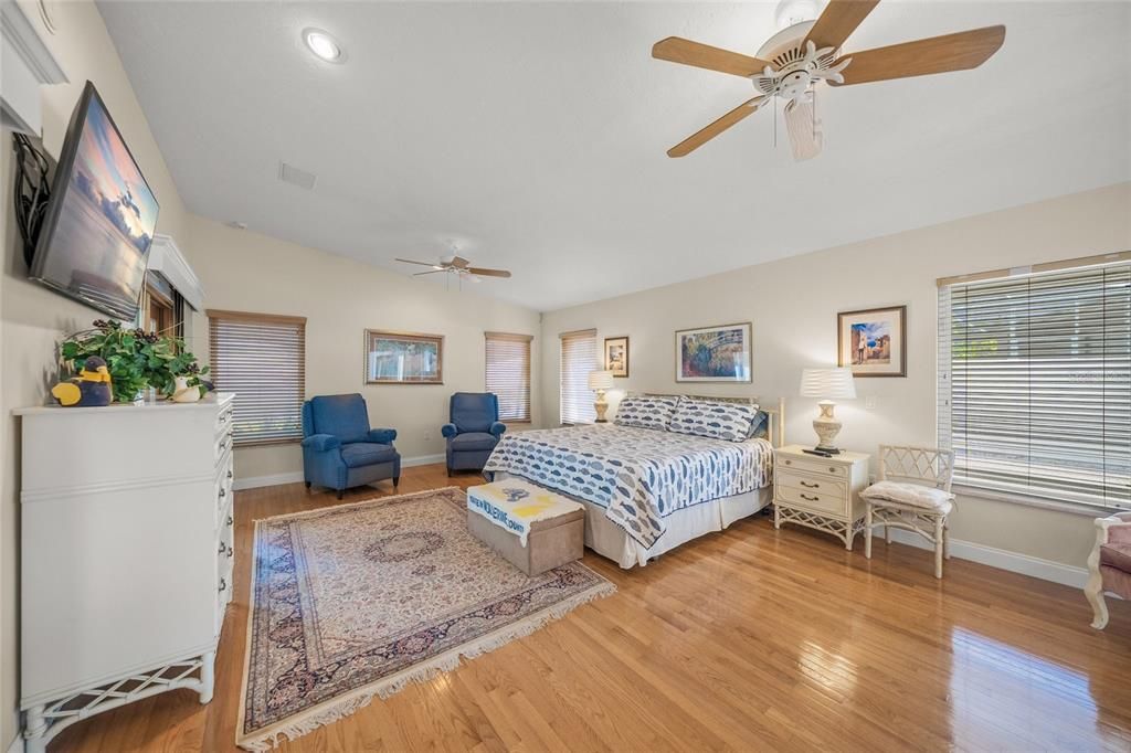 For Sale: $995,000 (3 beds, 2 baths, 3324 Square Feet)