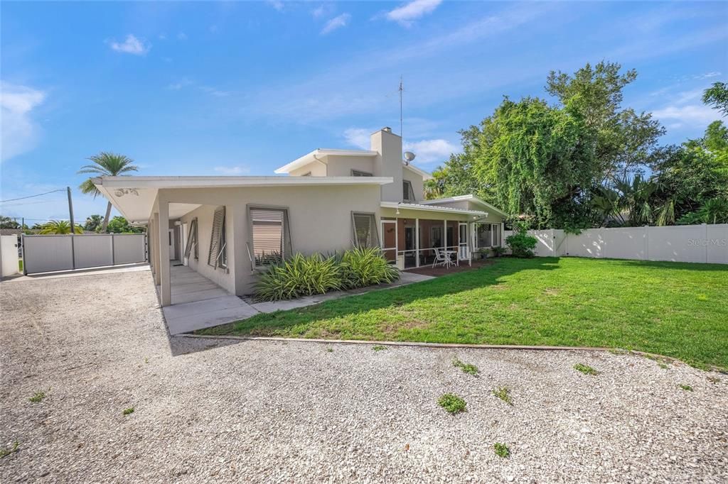For Sale: $995,000 (3 beds, 2 baths, 3324 Square Feet)