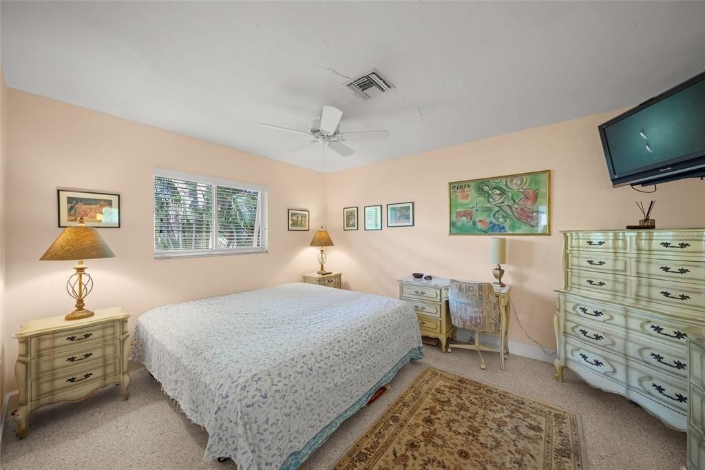 For Sale: $995,000 (3 beds, 2 baths, 3324 Square Feet)