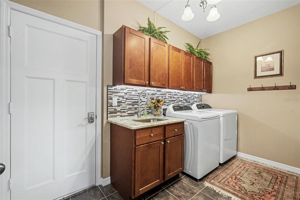 На продажу: $365,000 (4 спален, 2 ванн, 2867 Квадратных фут)