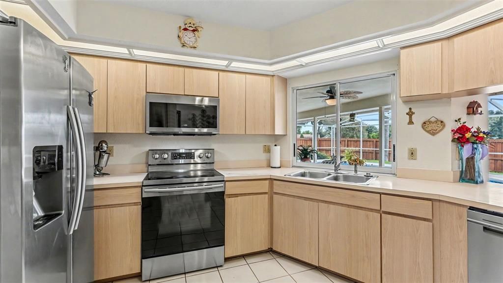 Activo con contrato: $399,900 (4 camas, 2 baños, 2493 Pies cuadrados)