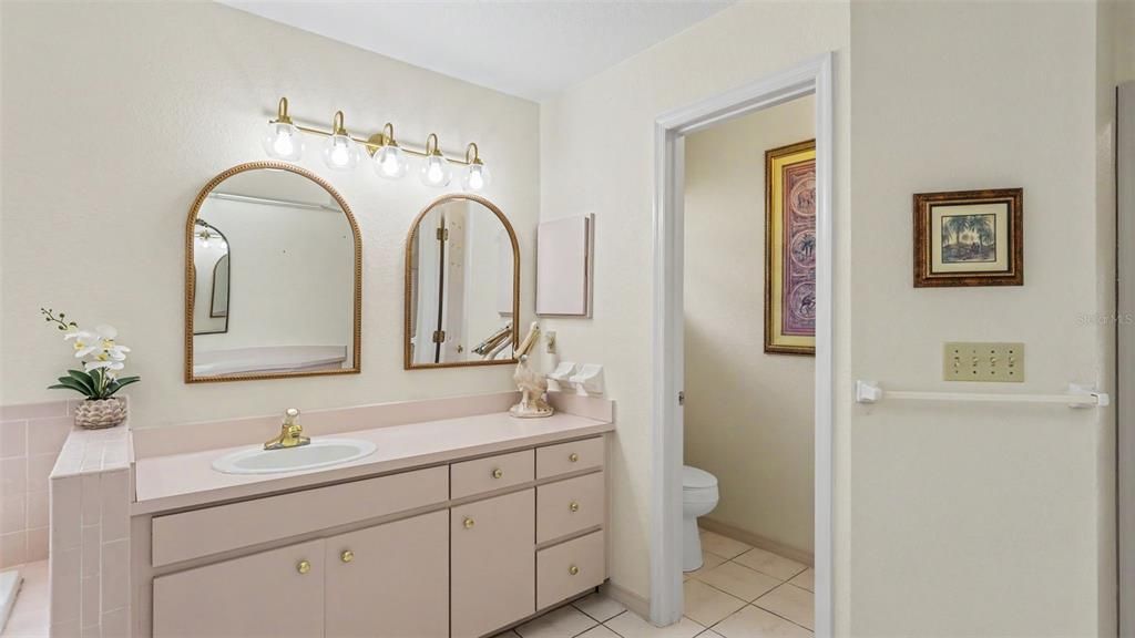Activo con contrato: $399,900 (4 camas, 2 baños, 2493 Pies cuadrados)