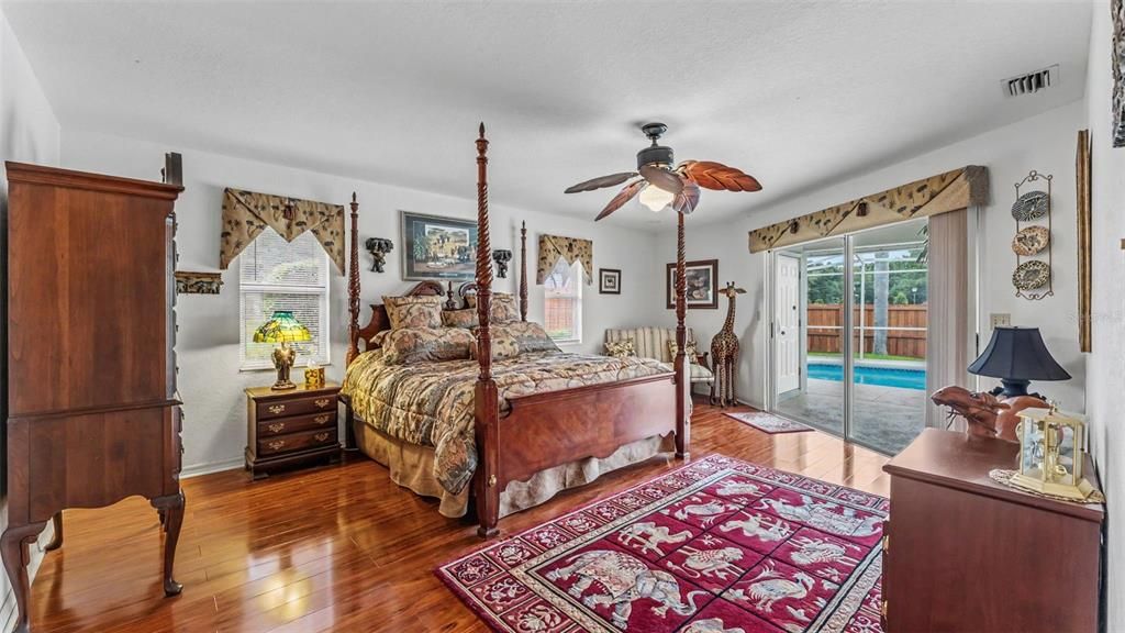 Activo con contrato: $399,900 (4 camas, 2 baños, 2493 Pies cuadrados)